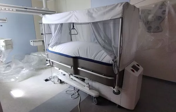 Противоожоговые кровати с защитным навесом для Нижневартовской окружной клинической больницы